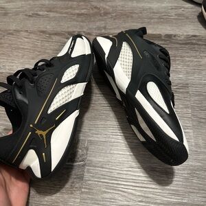 Jordan Black and gold heir series basketball shoes